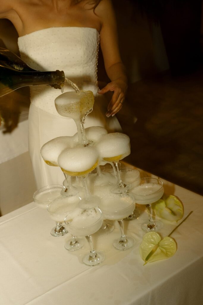 Torre de champagne boda Elizabeth y Louis